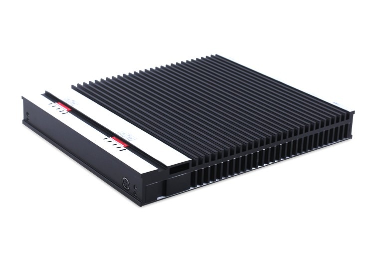Ribbed heavy-duty mobile amplifier, 75dBm, heat-dissipating aluminum case for commercial use