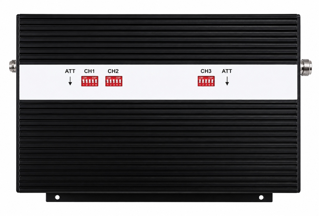 Three-channel triple-band signal repeater, 65dBm gain, supporting simultaneous network operators